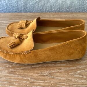 Like New Loro Piana loafer come with the box set.